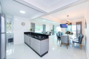 201BD - Lindo apartamento com Vista ao Mar, Alto Padrão 3 Dormitórios - 09 pessoas em Bombinhas - SC